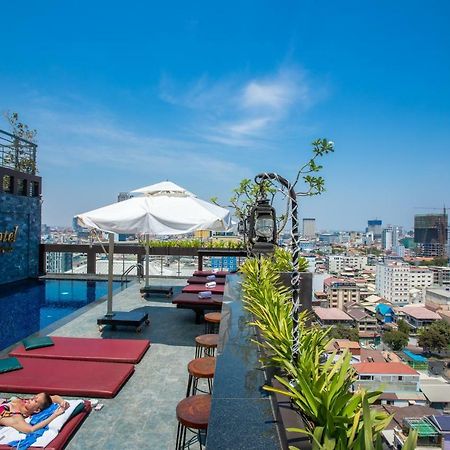 V Hotel Phnom Penh Exterior photo