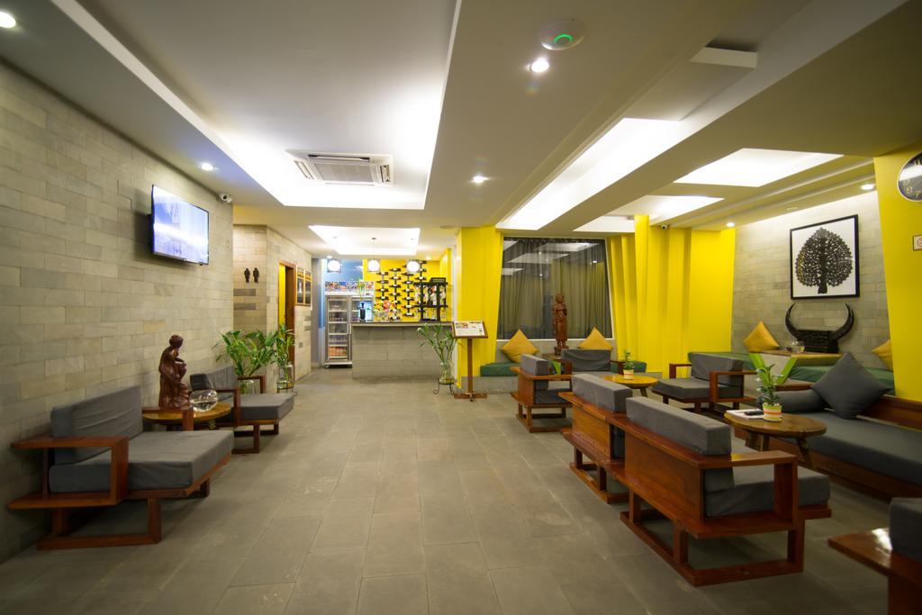V Hotel Phnom Penh Exterior photo