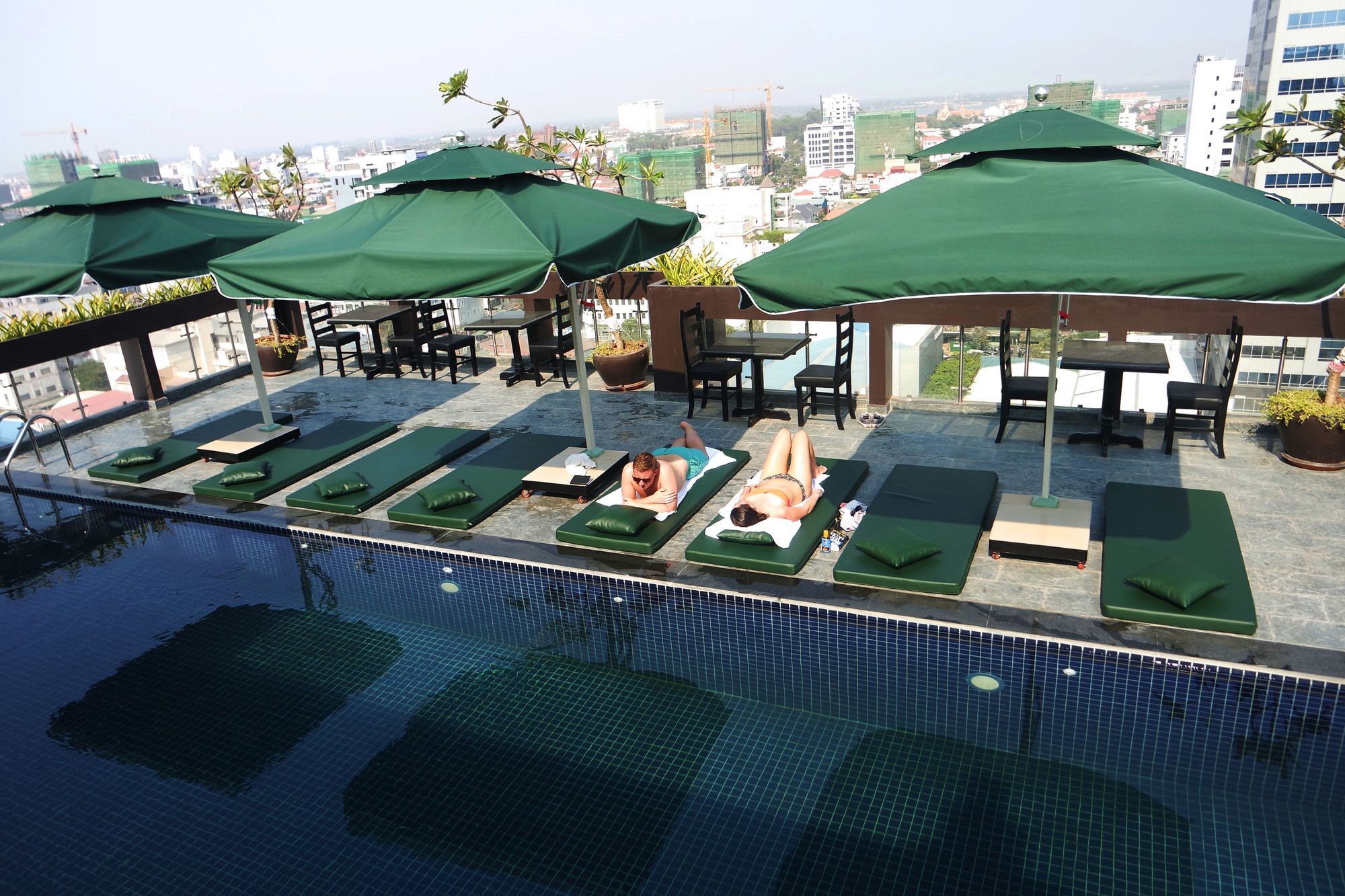 V Hotel Phnom Penh Exterior photo