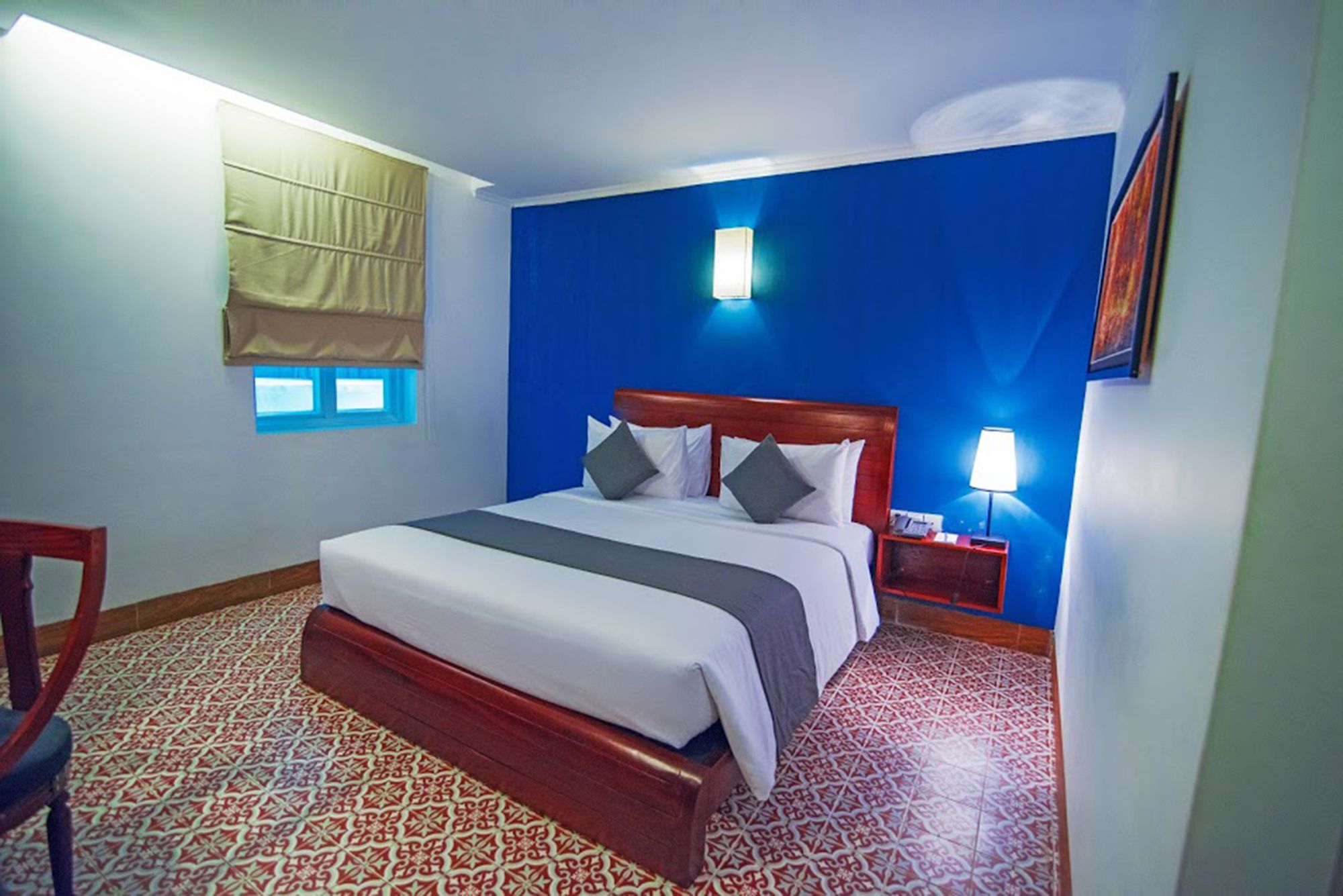 V Hotel Phnom Penh Exterior photo